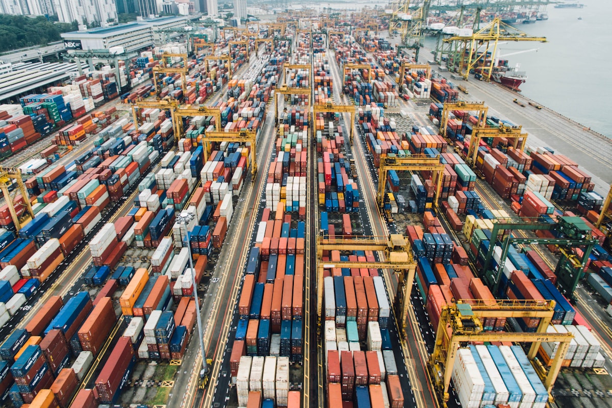Contenedores de carga para importaciones y distribución comercial